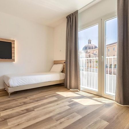 B&B Hotel 사사리 외부 사진