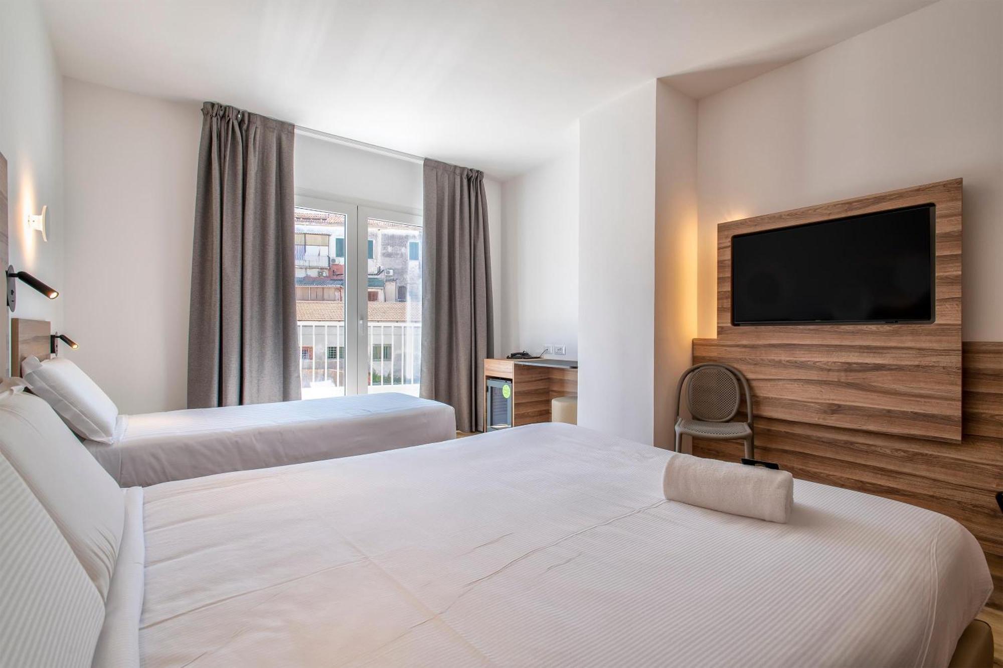 B&B Hotel 사사리 외부 사진