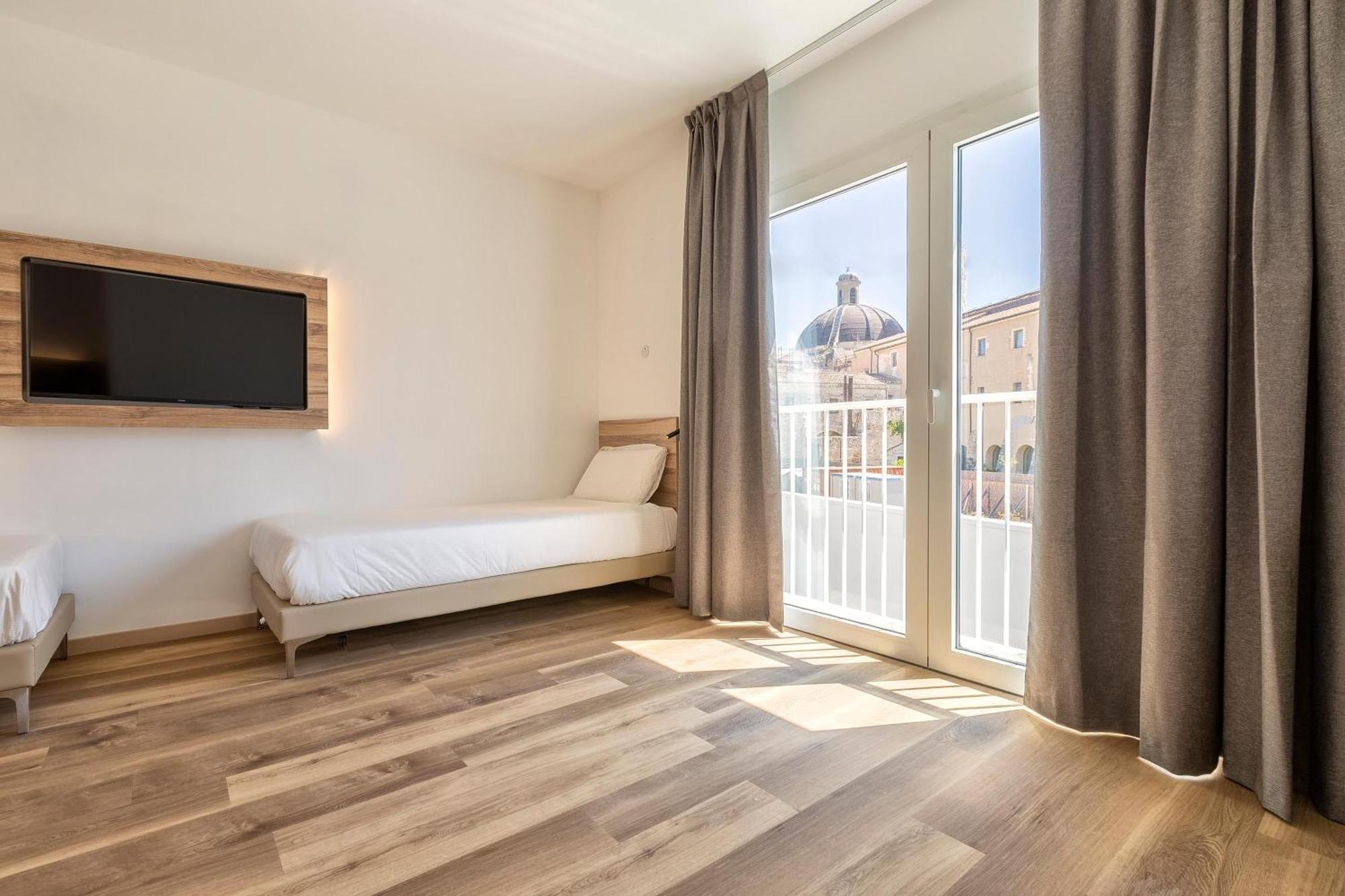 B&B Hotel 사사리 외부 사진